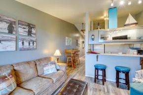 Dog-Friendly Ocean Shores Condo with Balcony and Views